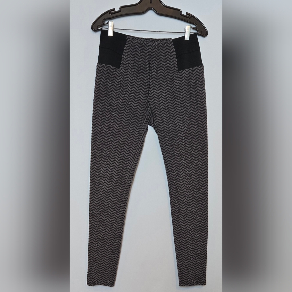 💥4 for $25💥 Maurice's Black and Gray Zigzag Patterned Leggings size MED